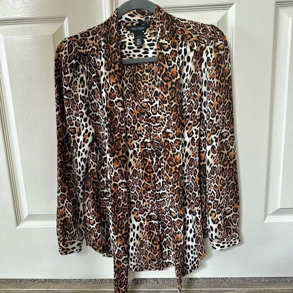 White House Black Market leopard print tie front blouse - Picture 14 of 15